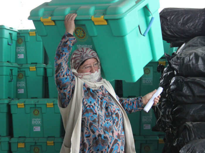 Woman in Iraq carrying a ShelterBox.