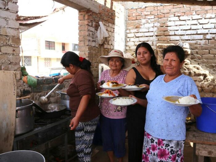 Yolanda cooking in Peru 2017