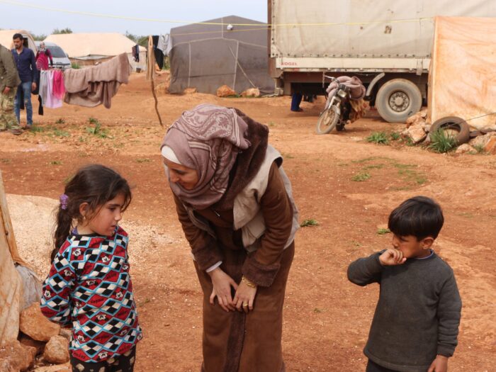 humanitarian aid worker in Syria speaking to children