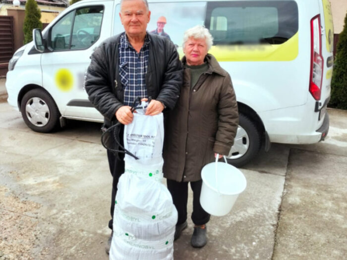 A man and a woman receiving aid in Ukraine