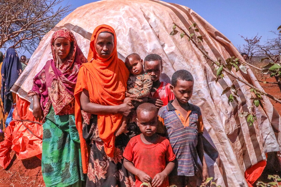 Woman and 5 children stood in from of a shelter in Ethiopia