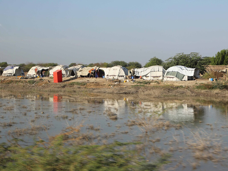 Tents next to floodwaters in Pakistan