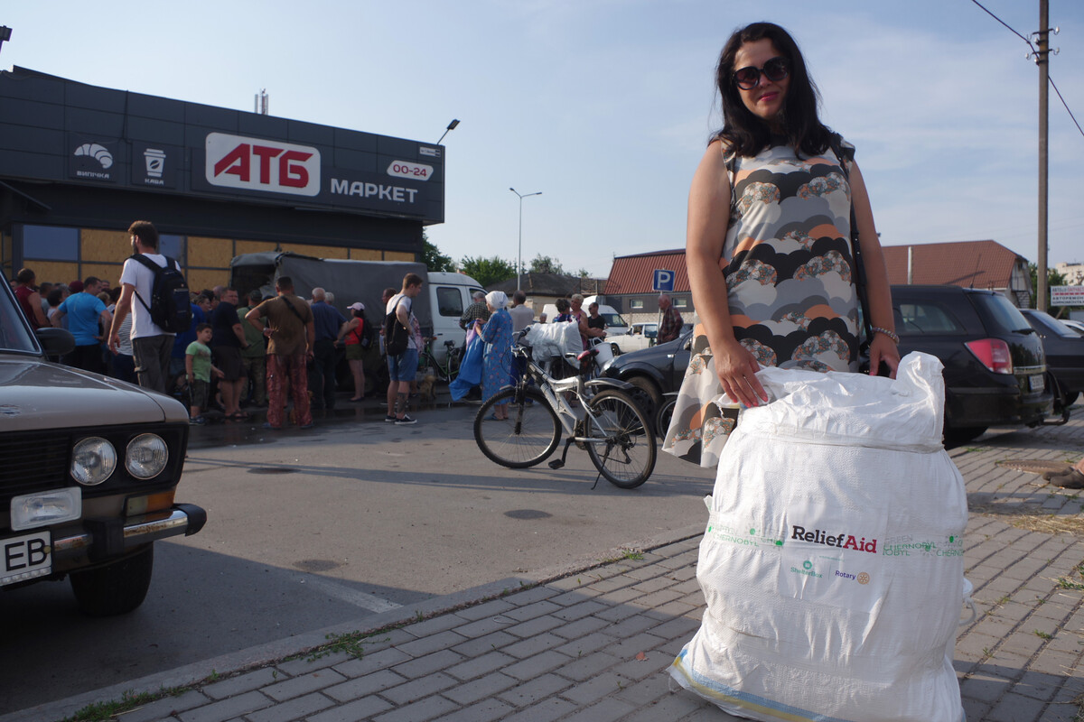 Woman with a bag of aid in Ukraine