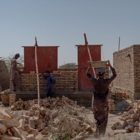 People working on durable shelters in Pakistan